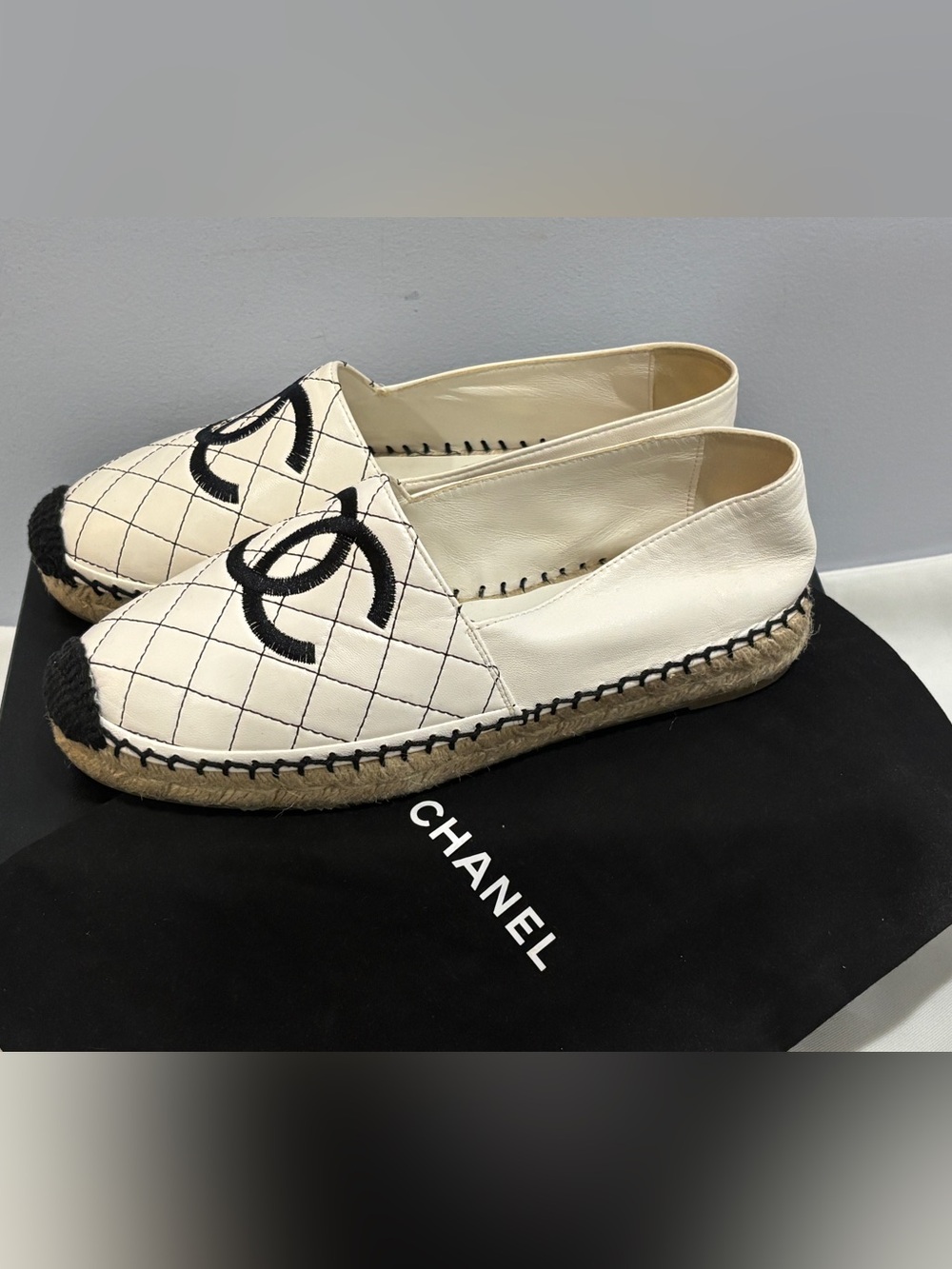 CHANEL LAMBSKIN WHITE & BLACK ESPADRILLES SIZE 38 EU WORN 1X EUC